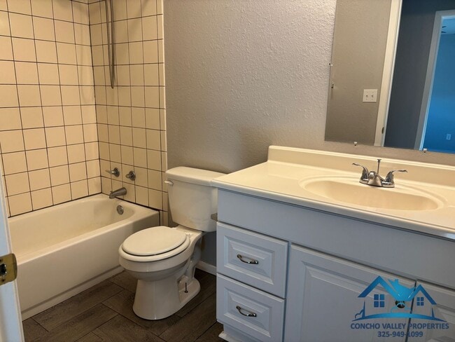 Building Photo - For Rent - 3 Bed/ 1.5 Bath near Fannin Elementary