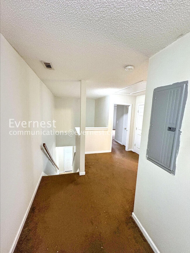 Building Photo - PROMO: Enjoy your 2nd month rent-free rent when you sign the lease today! 3 Bed, 2.5 Bath Home wi...
