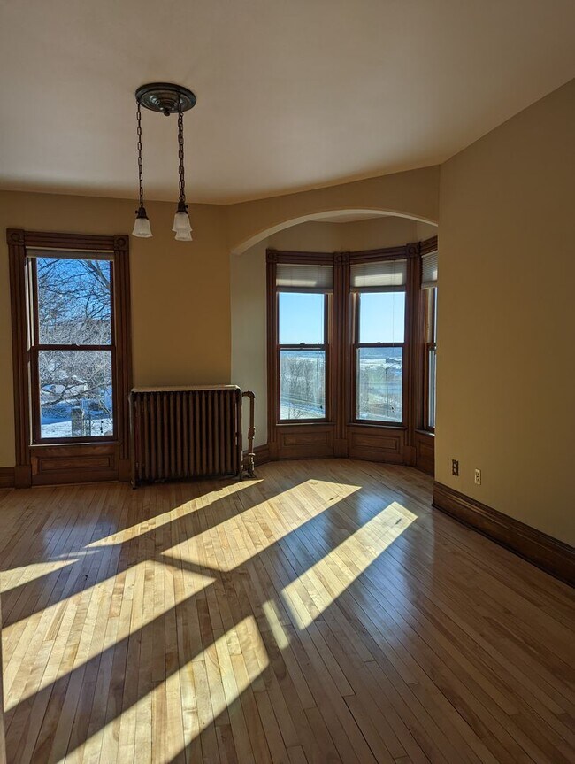 Building Photo - 653 5th St E