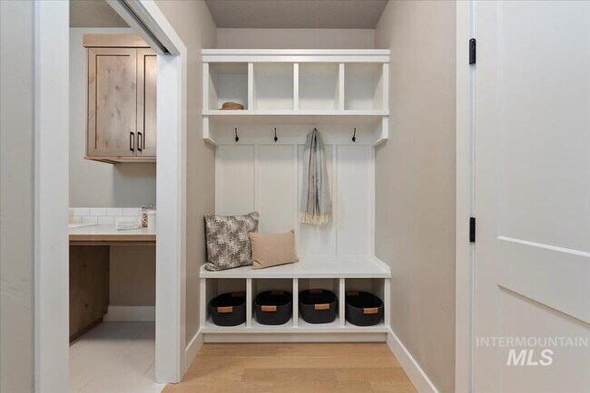 Building Photo - 4880 S Colusa Ave