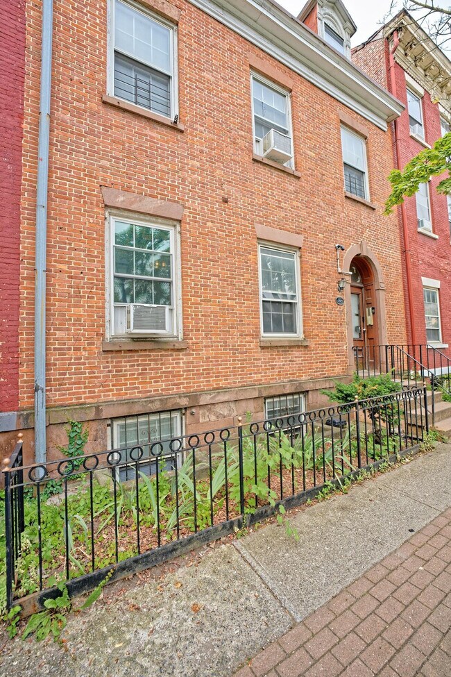 Building Photo - 35 Madison Ave