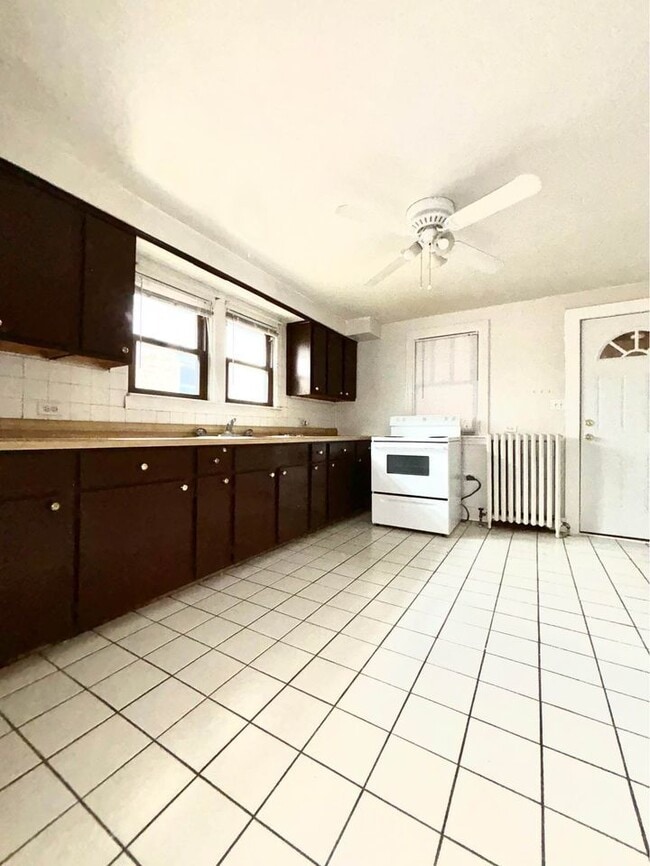 Building Photo - 2618 73rd Ave
