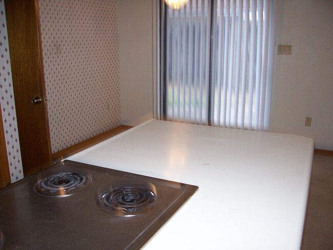 Building Photo - 2341 San Mateo Ct