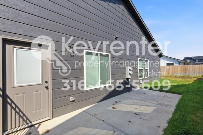 Building Photo - 12826 W Red Rock St