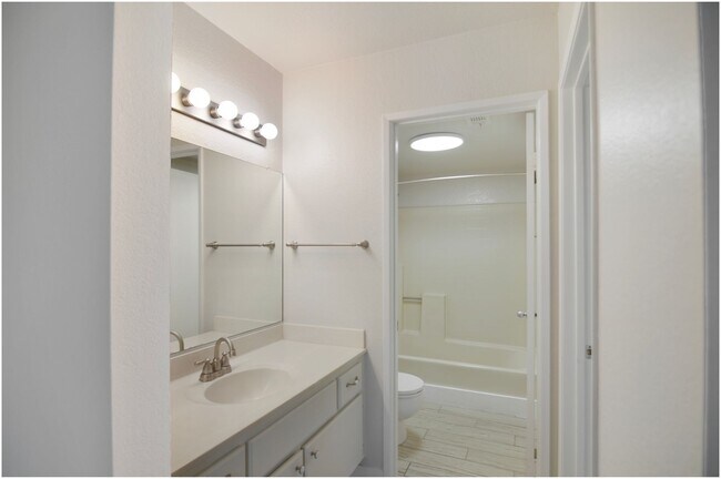 Building Photo - 2 Bedroom Dana Point Condo!