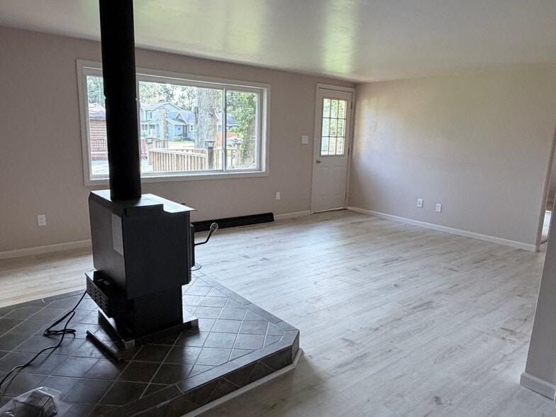 Building Photo - 4008 Cardinal Ln