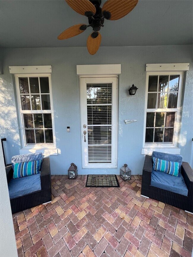 Building Photo - 184 W Bay Cedar Cir