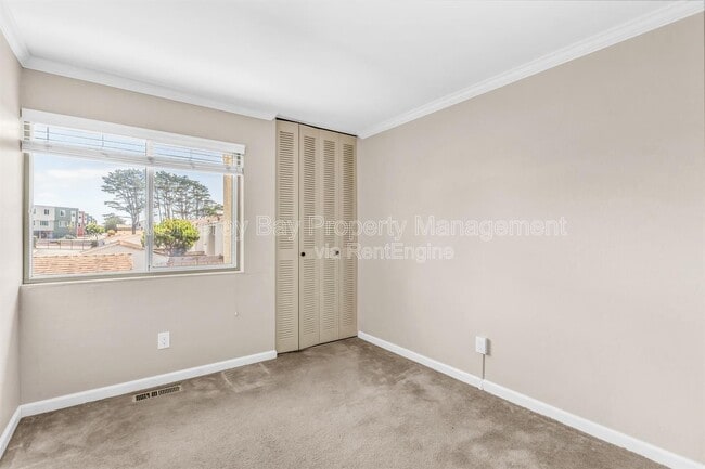 Building Photo - 3137 Seacrest Ave