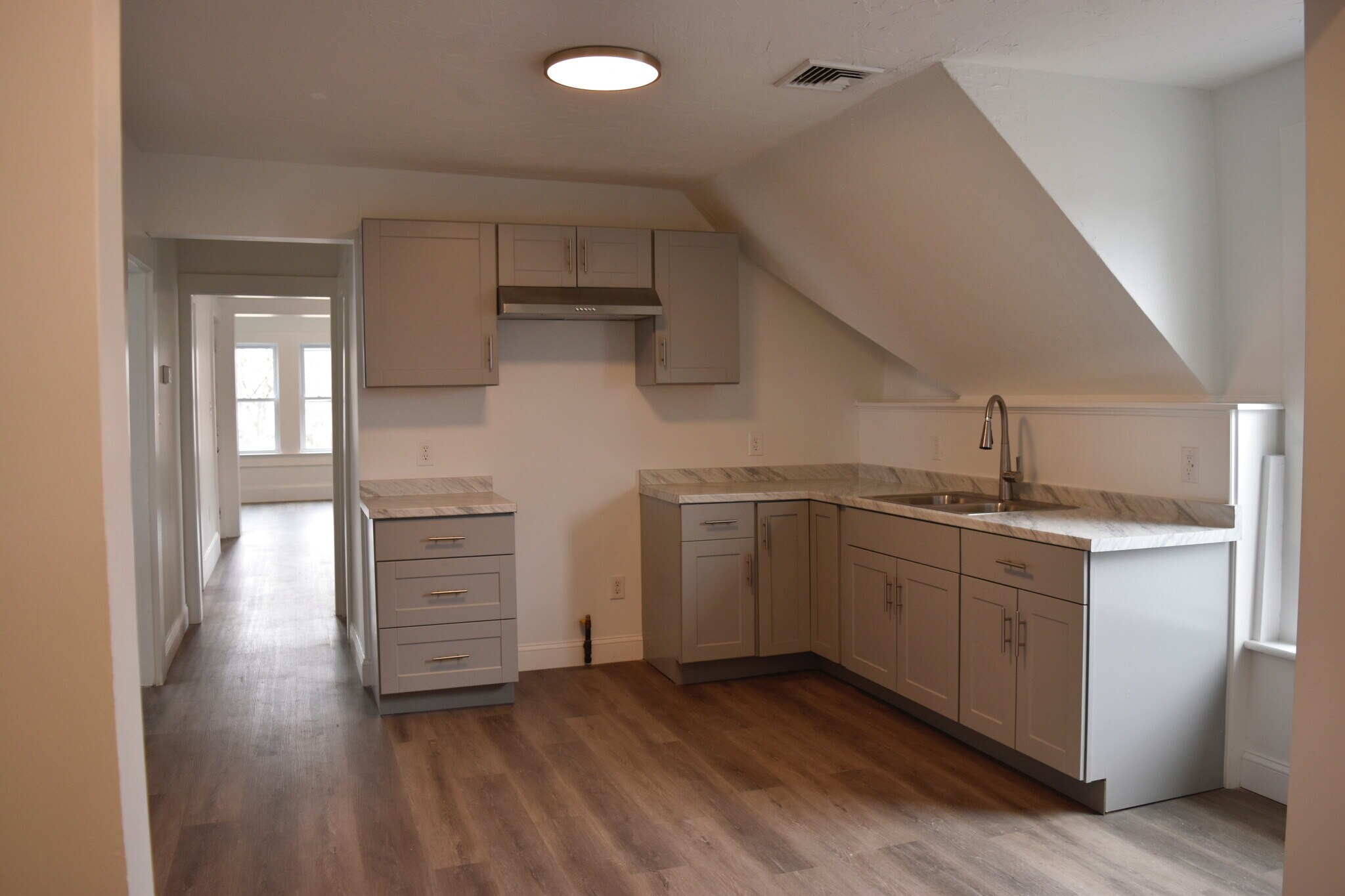 Building Photo - 70 Arlington St