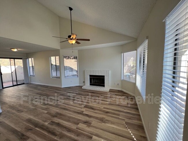 Building Photo - 1808 Apache Glen