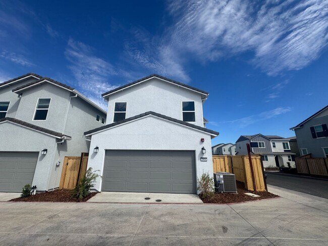 Building Photo - 2914 Skyward Ln