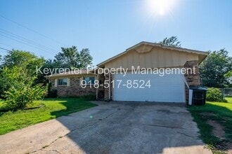 Building Photo - Stunning 3 Bed 1 Bath in amazing area
