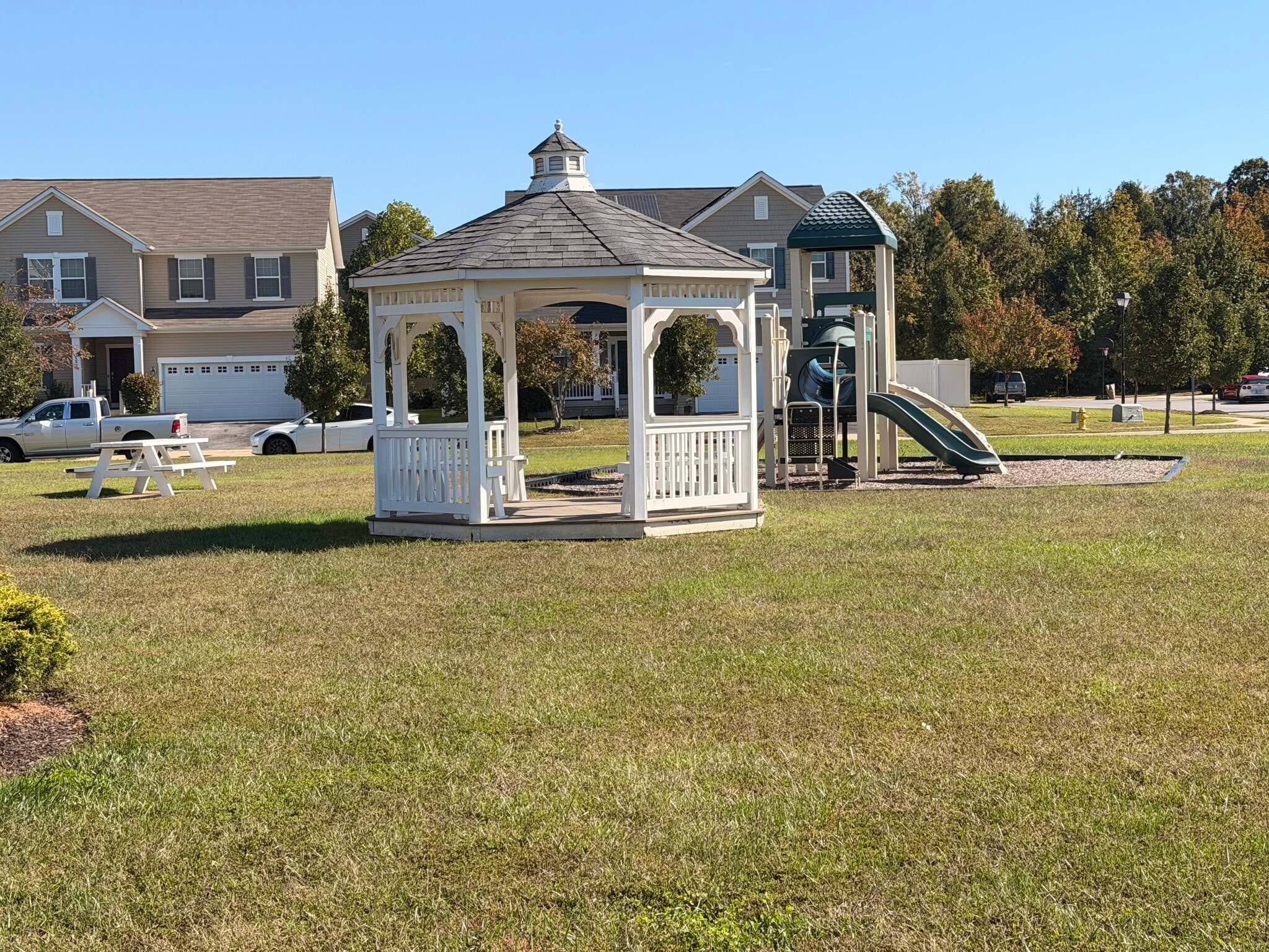 Building Photo - 2223 Kay Hill Dr