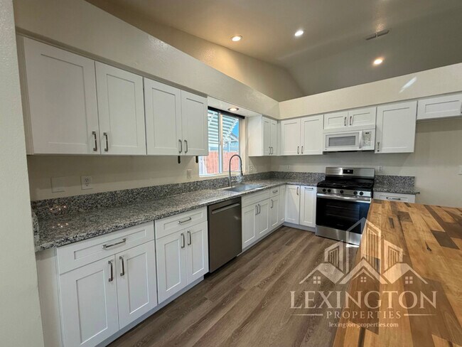 Building Photo - Pristine, single-story, 3bd/2ba, Home in Cameron Park!