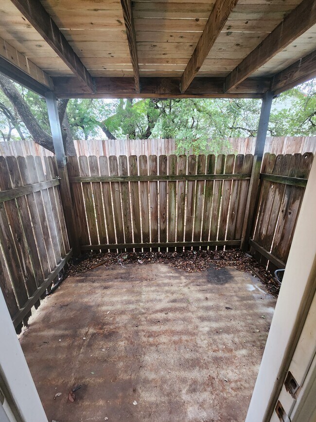 Building Photo - 3804 Rocky Hollow Trl