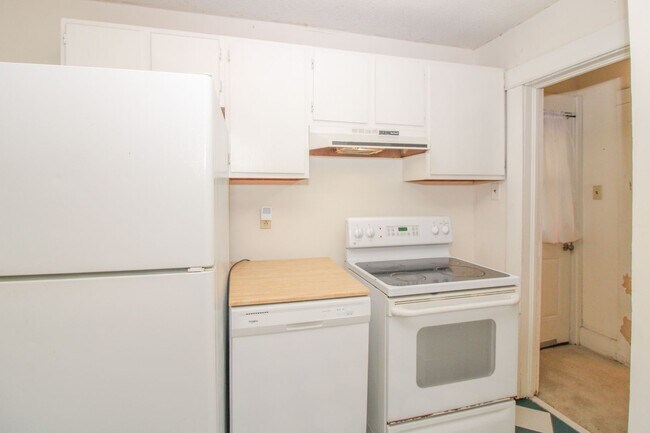 Building Photo - 1721 Cliff Dr