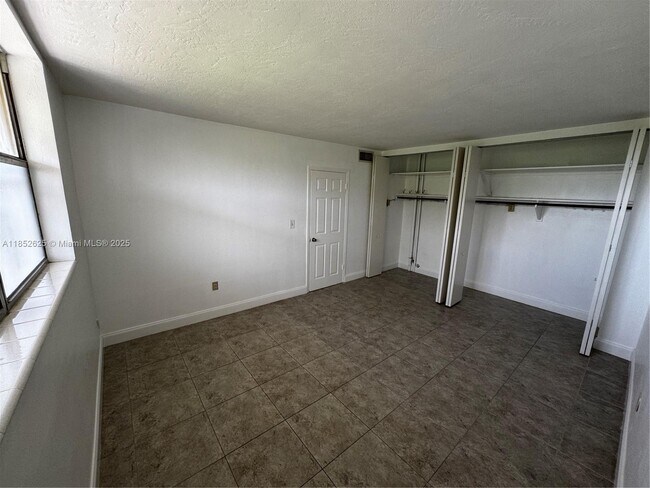 Building Photo - 1475 NE 125th Terrace