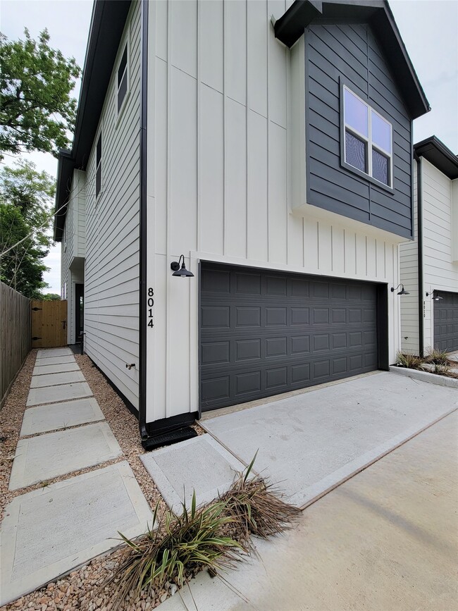 Building Photo - 8014 Huntington Spgs Ln