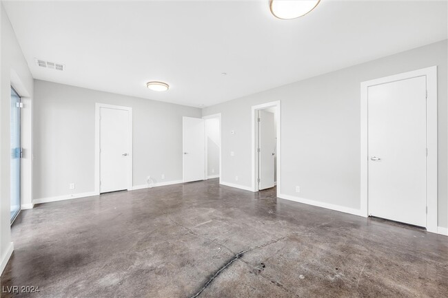 Building Photo - 129 S 11th St