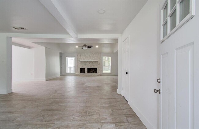 Building Photo - 494 Brandon Rd