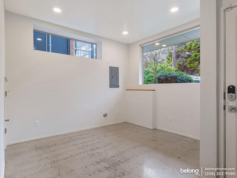 Building Photo - 1720 27th Ave