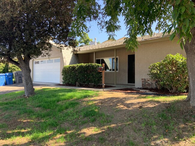 Building Photo - Beautiful 3BR/2BA Home in Santee