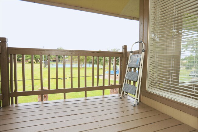Building Photo - 418 Garland Dr