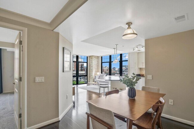 Building Photo - 1021 N Garfield St