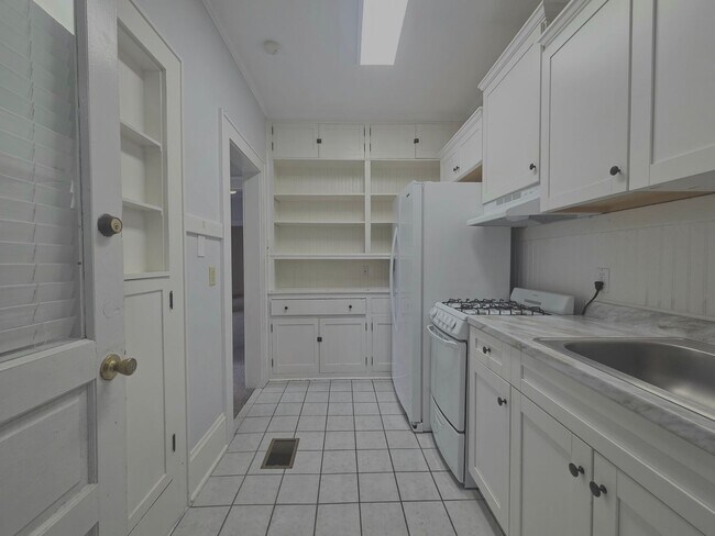 Building Photo - 211 E Park St