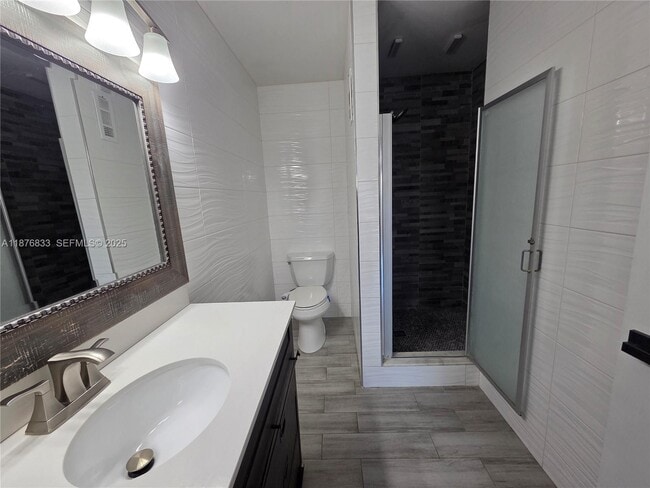 Building Photo - 15798 Woodgate Ct