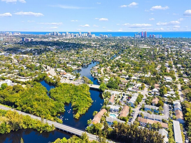Building Photo - 1921 NE 15th Ave