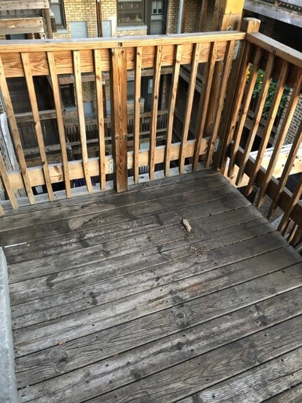 Building Photo - 6364 N Hermitage Ave