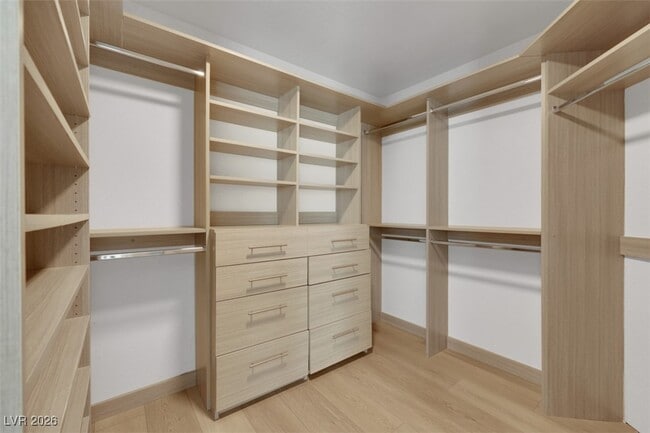 Building Photo - 7132 Mission Hills Dr