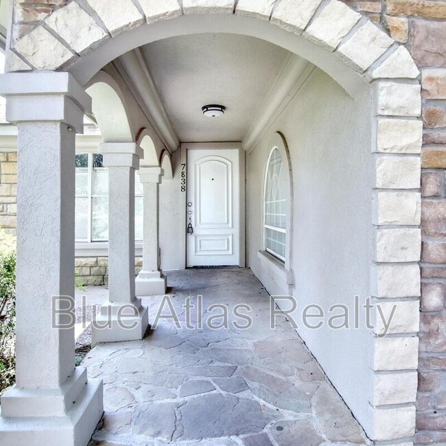 Building Photo - 7838 Maxwell Ave