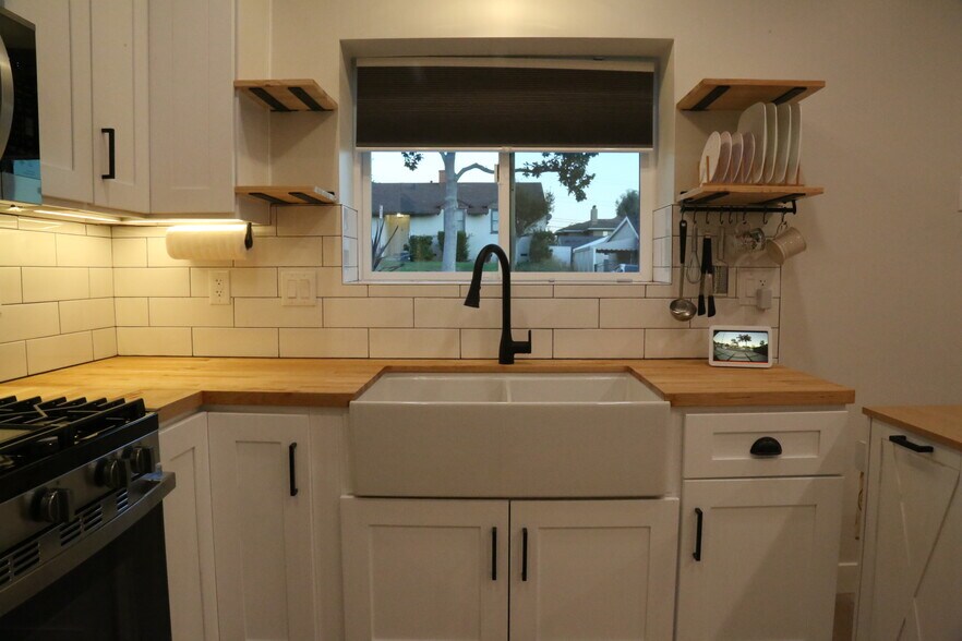 Building Photo - 831 Cambridge Dr