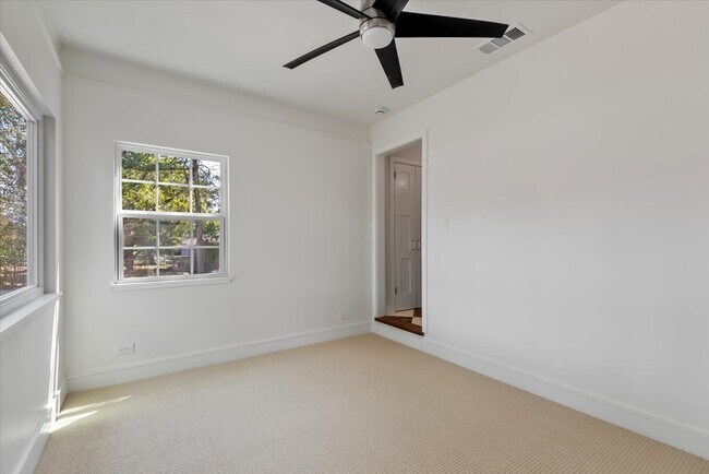 Building Photo - 603 Crockett St