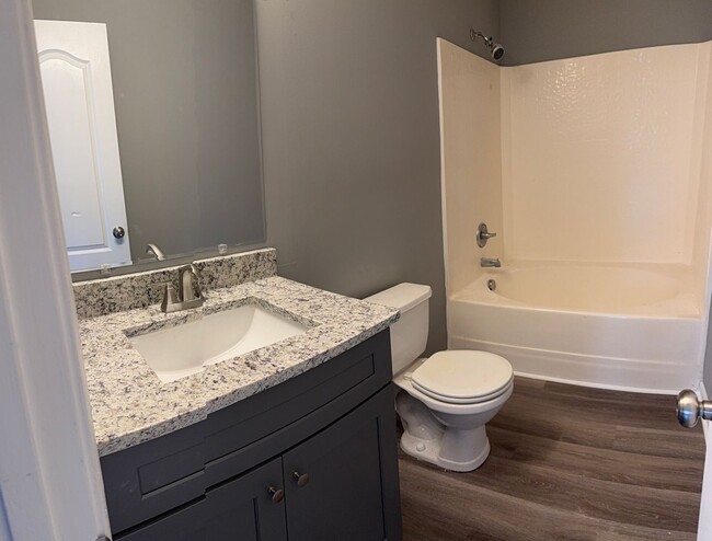 Building Photo - Newly Renovated 3 Bed/2.5 Bath in Riverdale