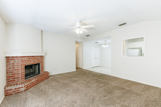 Building Photo - Super Cute Duplex in South Lubbock