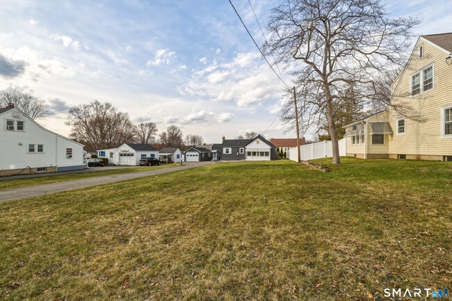 Building Photo - 140 Camp Ave