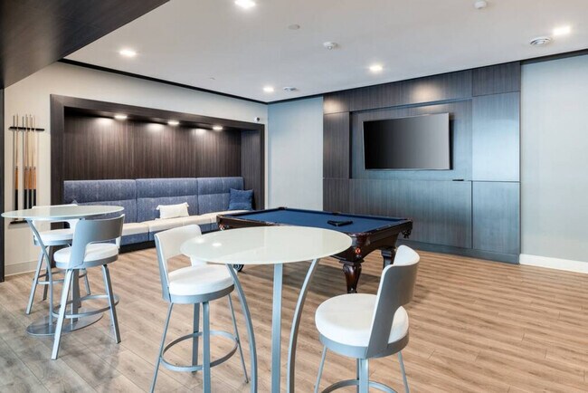 Building Photo - 1632 N Franklin Pl