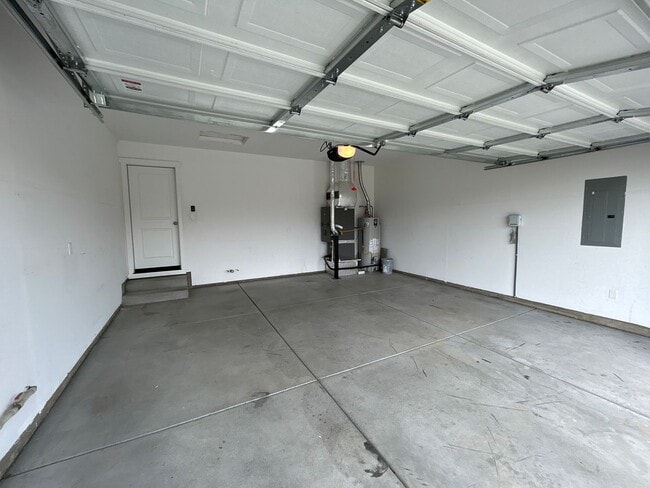 Building Photo - Beautiful 3 Bedroom / 2 Bathroom Home in S...