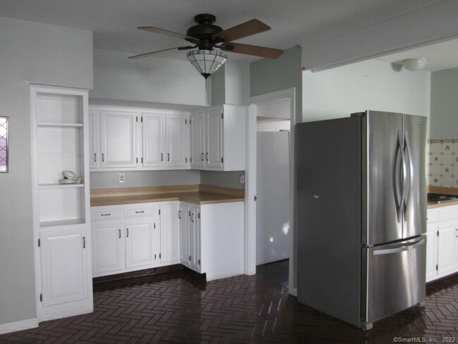 Building Photo - 181 Kings Hwy