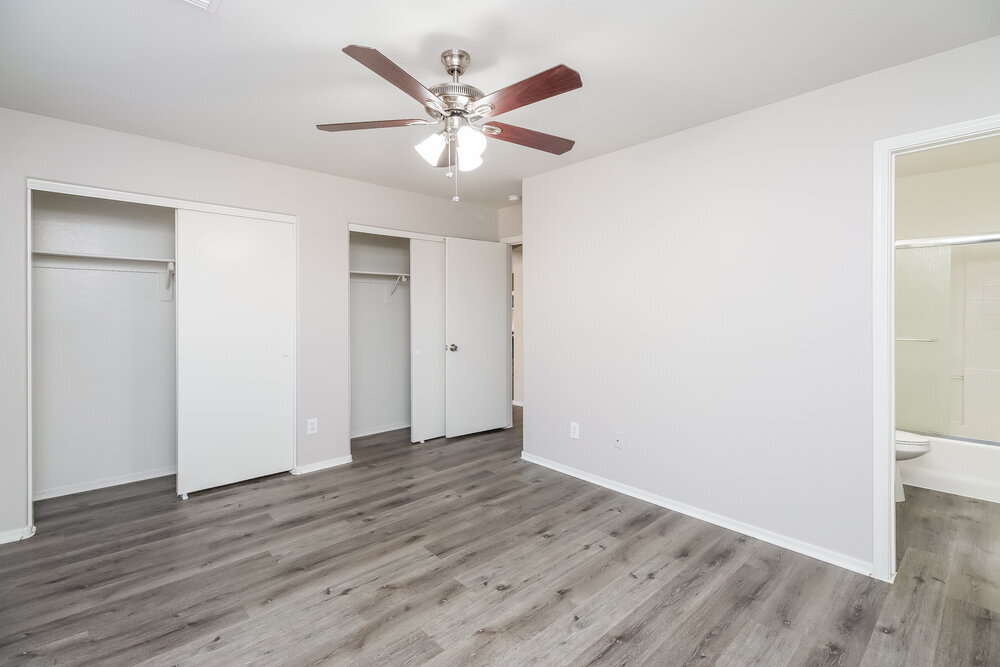 Building Photo - 11834 W Sunnyside Dr