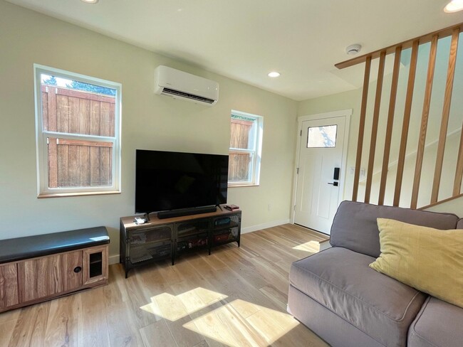 Building Photo - Efficient 2 Bed/2 Bath ADU in Sellwood