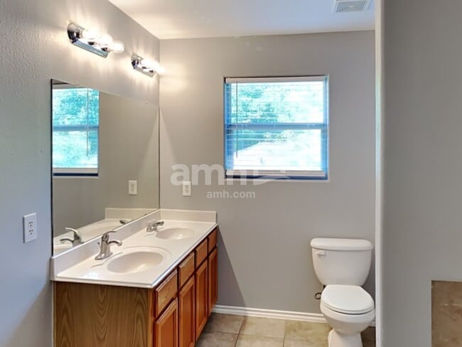 Building Photo - 2203 Shady Birch Dr