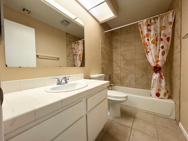 Building Photo - AVAILABLE NOW!! Charming UPSTAIRS 2 Bed/ 1 Bath Condo in Indio!!