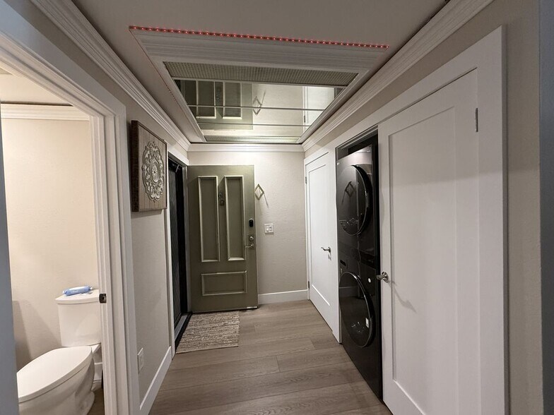 Building Photo - 9125 Marina Pacifica Dr N