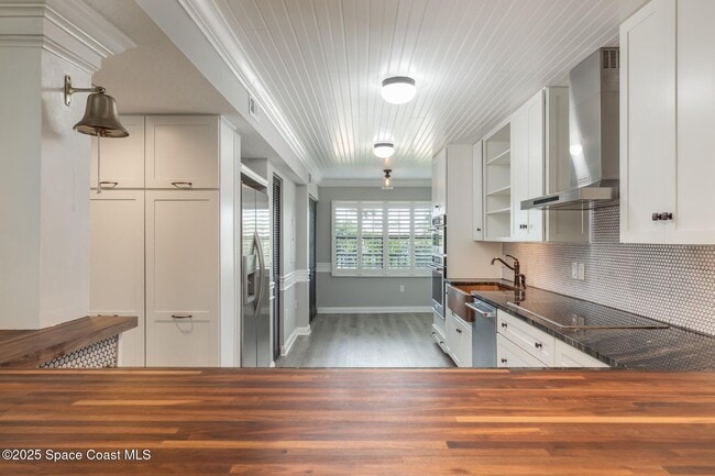 Building Photo - 18 Marina Isles Blvd