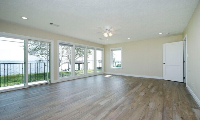 Building Photo - 14535 Diamondhead N