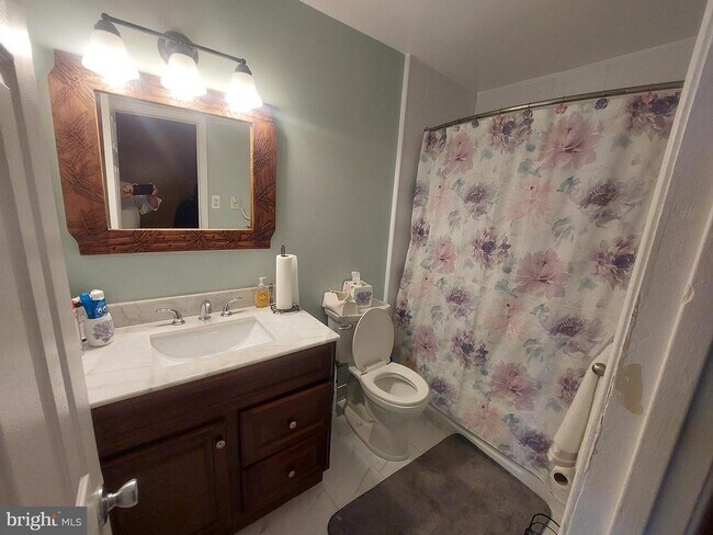 Building Photo - 1110 Sheffield Ct